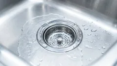 Wenn es im Haus nach Abwasser riecht – einfache Schritte, die wirklich helfen